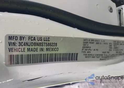 2025 Jeep Compass Latitude 4X4 z USA, uszkodzony, nr VIN 3C4NJDBN8ST586228